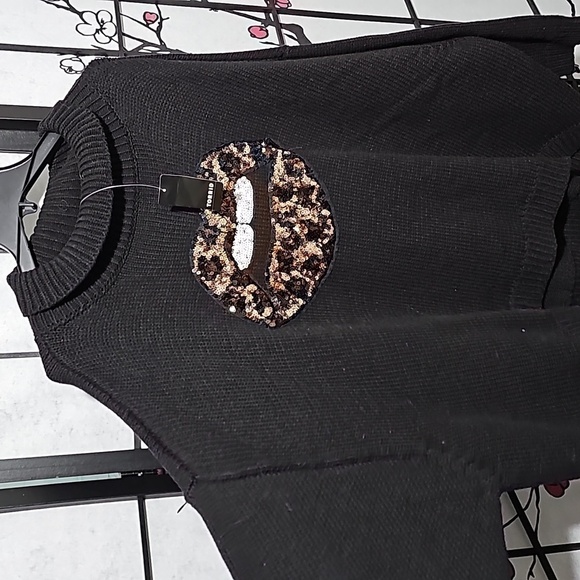 Torrid Drop Shoulder Sequin Turtle Neck Muah Lips Sweater Size 3/4 NWT - Picture 8 of 8
